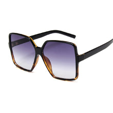 Load image into Gallery viewer, DITUIEO  Designer Square Retro Frame Sunglasses for Women
